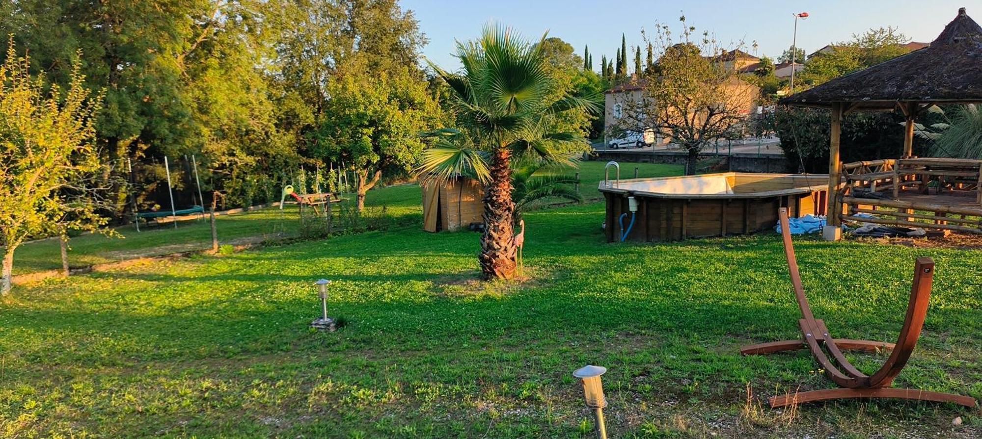 Vegetal Jungle Bed & Breakfast Blaye-Les-Mines Exterior photo